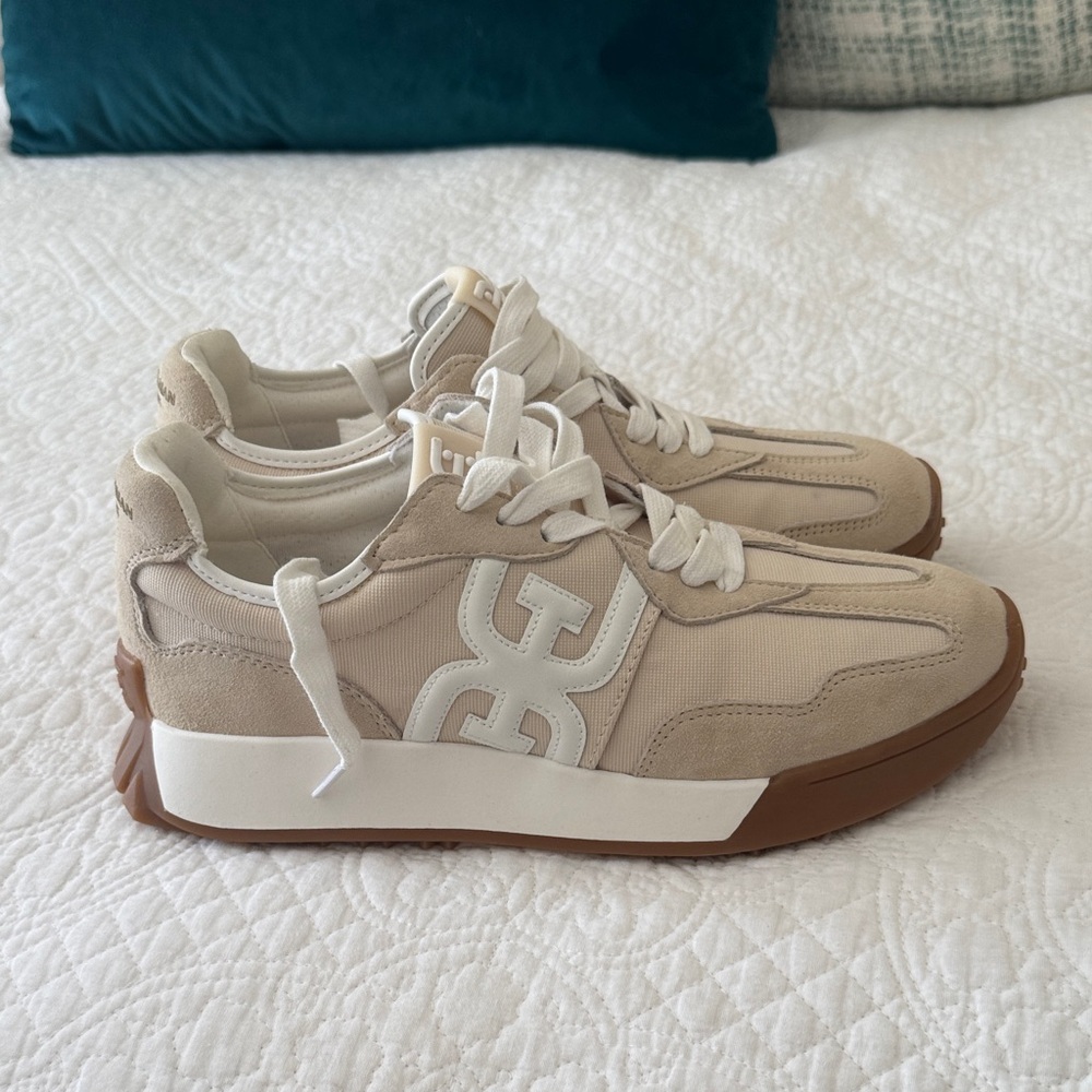 Langley lace up sneaker